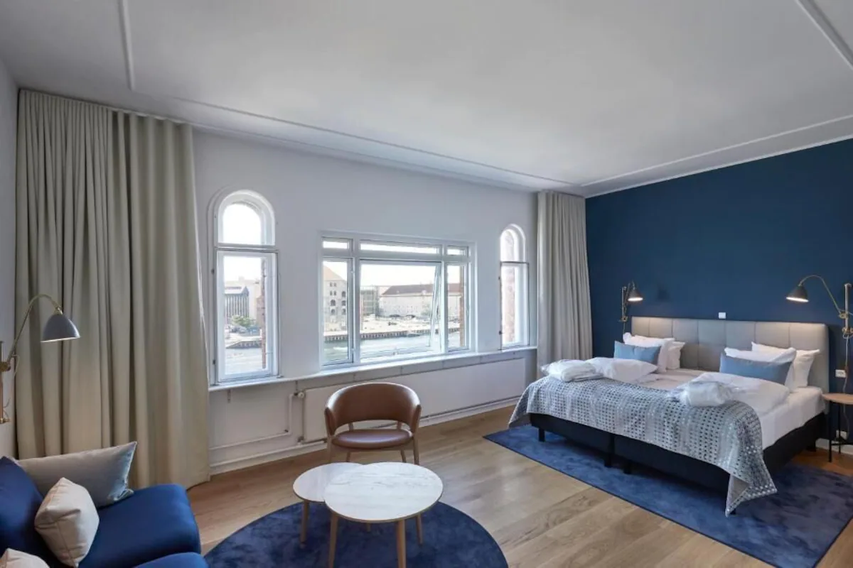 Hvor bør man bo i København? De 5 beste områdene & hotellene 9 Rom med sittegruppe på Copenhagen Strand Hotel