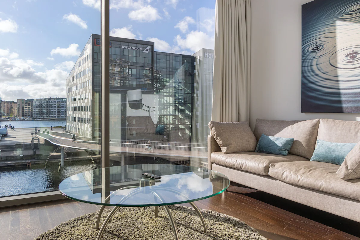 Hvor bør man bo i København? De 5 beste områdene & hotellene 24 Rom med store vinduer på Copenhagen Island Hotel