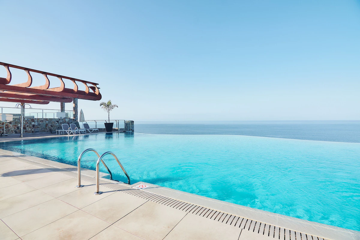 Hvor bør man bo på Gran Canaria? De 4 beste ferieområdene 🏖 10 Basseng med havutsikt på Gloria Palace Amadores