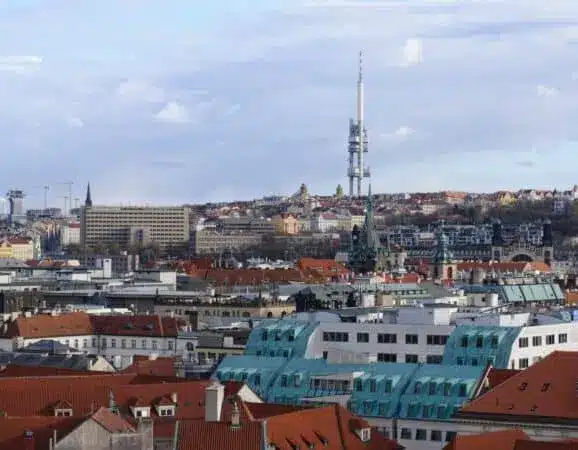 Hvor bør man bo i Praha? 5 gode områder og anbefalte hoteller 8 Praha TV-tårnet
