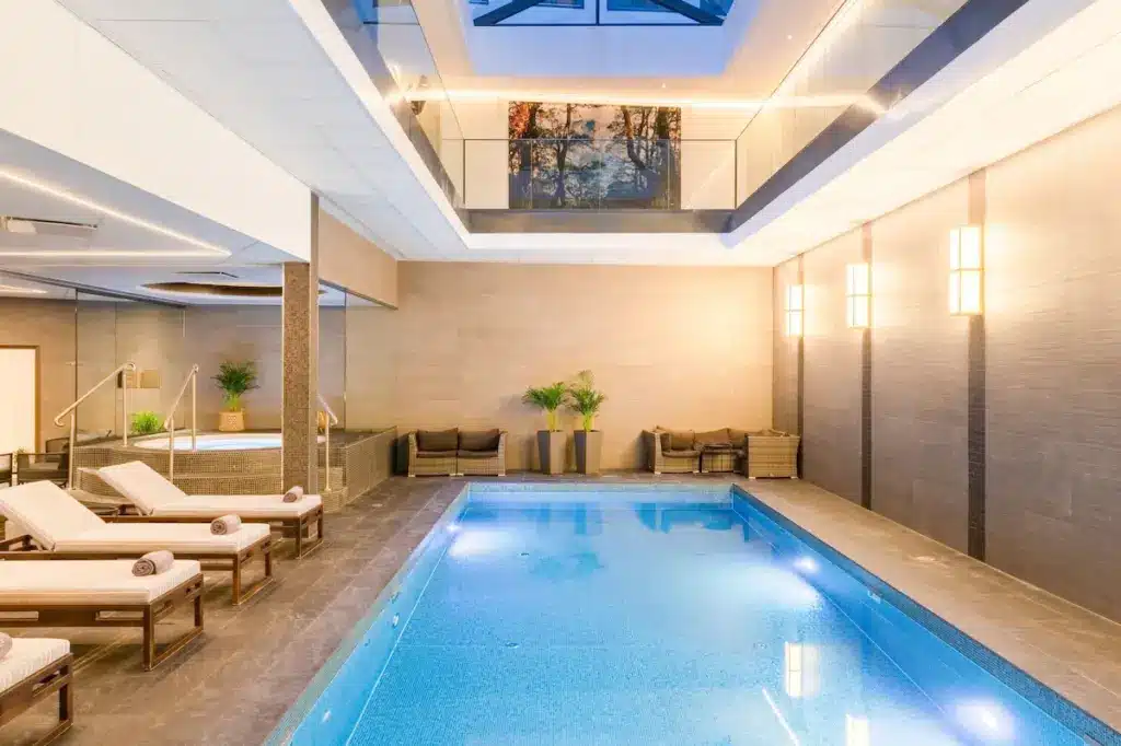 AC Hotel by Marriott Stockholm Ulriksdal basseng