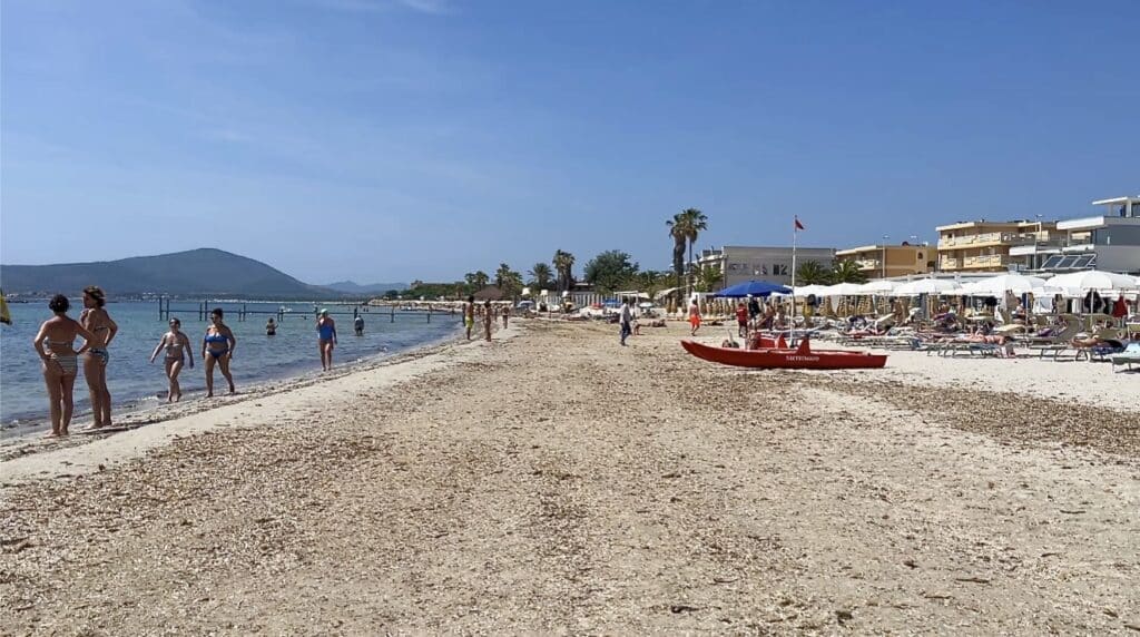 Hvor bør man bo på Sardinia? De 8 beste områdene og gode hoteller 4 Alghero strand