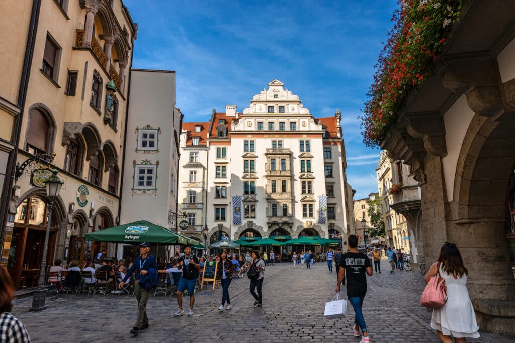 Fra München lufthavn til sentrum - transportguide 5 Orlando-Haus i München sentrum