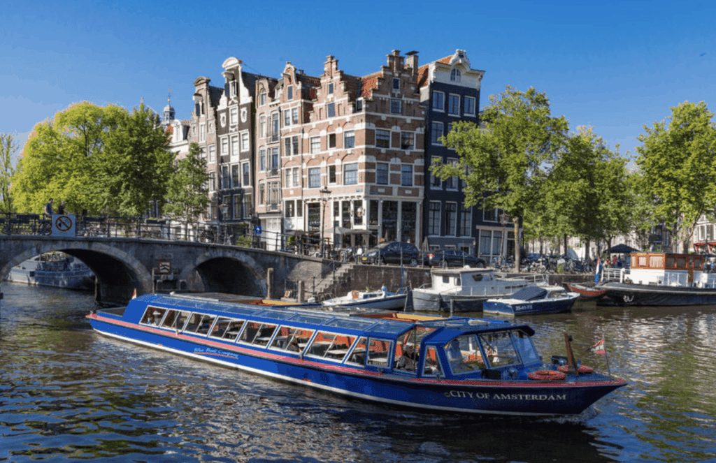Severdigheter i Amsterdam: de 18 beste tingene å se og gjøre 3 Amsterdam kanalcruise