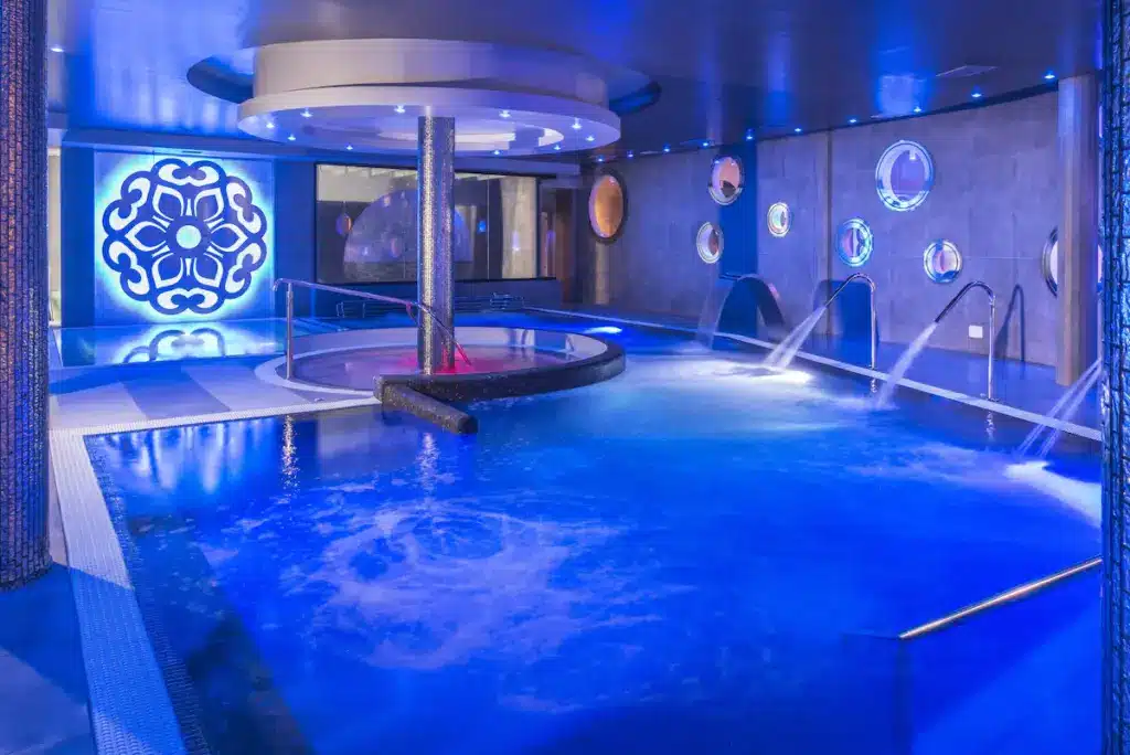 Atlantic Mirage Suites & SPA innendørs spa