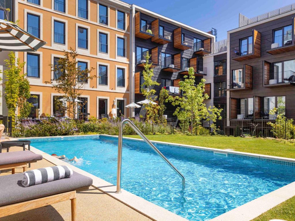 Hvor bør man bo i Porto? De 4 beste områdene og gode hoteller 11 Bassenget på Mercure Porto Centro Aliados