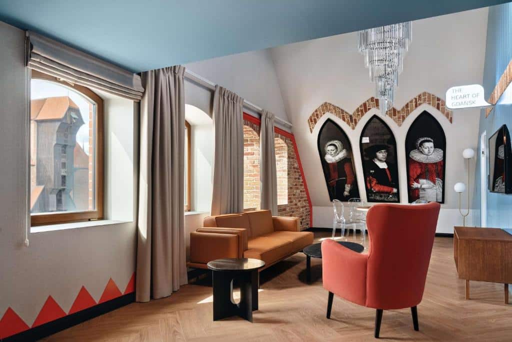 Hvor bør man bo i Gdansk? De 2 beste områdene og gode hoteller 6 Bassenget på Radisson RED Gdansk