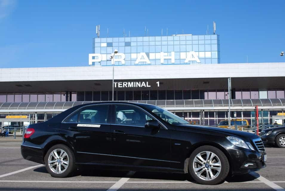 Bil fra Praha lufthavn til sentrum
