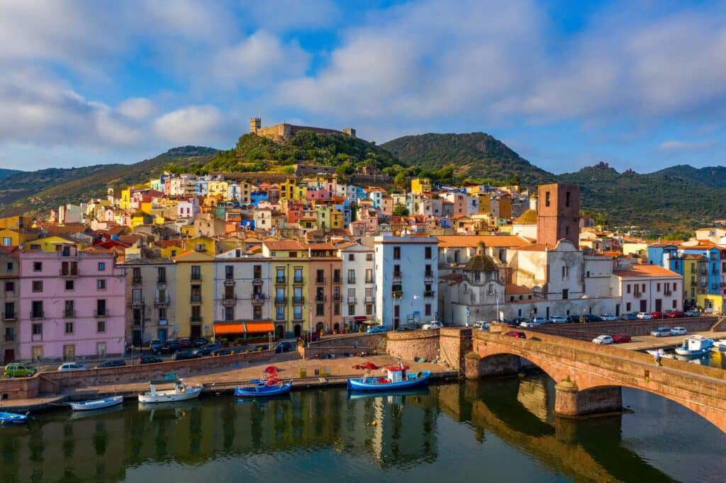 Hvor bør man bo på Sardinia? De 8 beste områdene og gode hoteller 55 Bosa sardinia