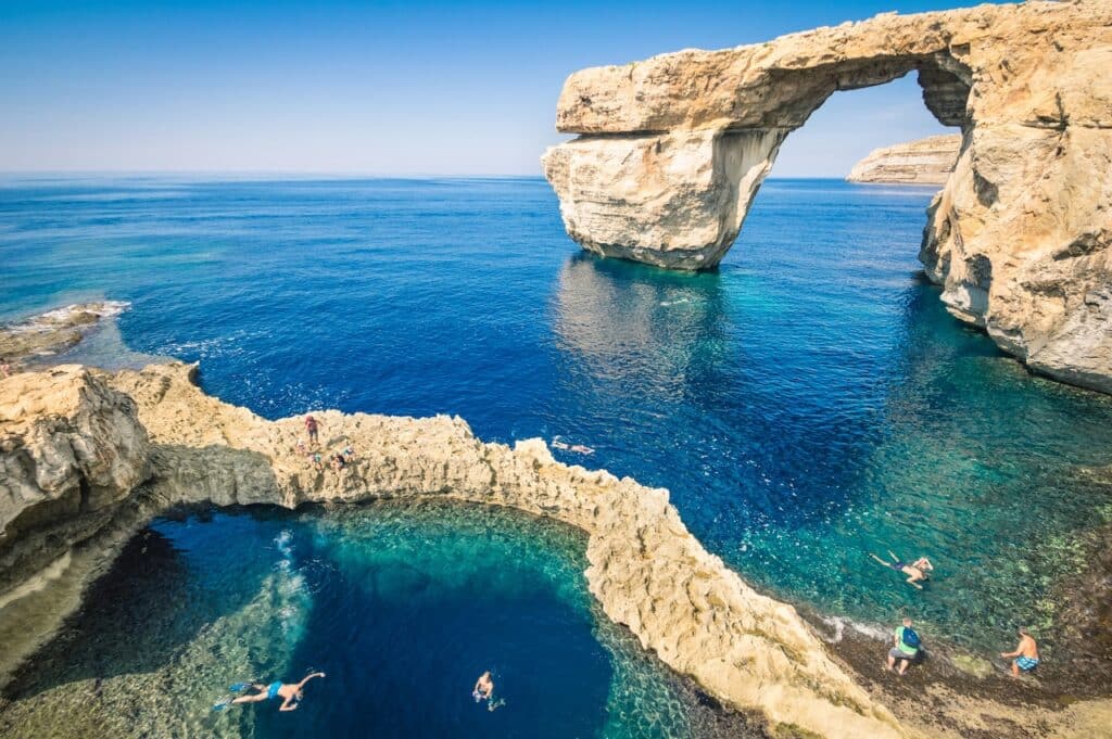 Hvor bør man bo på Malta? De 5 beste områdene og gode hoteller 7 Den tidligere klippebuen Azure Window på Gozo før kollapsen