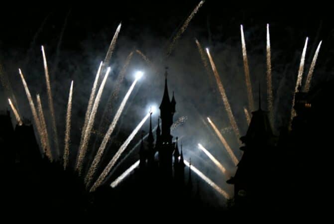 Disneyland Paris: billetter, hoteller og tips 7 Disneyland fyrverkeri