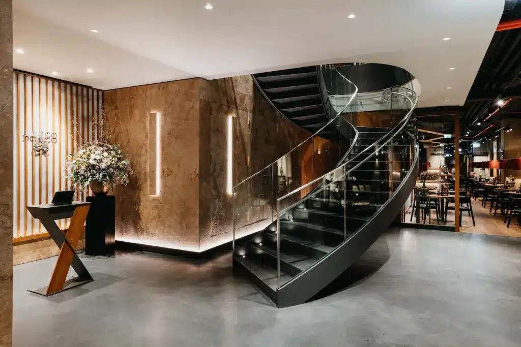 Hvor bør man bo i München? De 6 beste områdene og gode hoteller 6 DO & CO Hotel München lobby