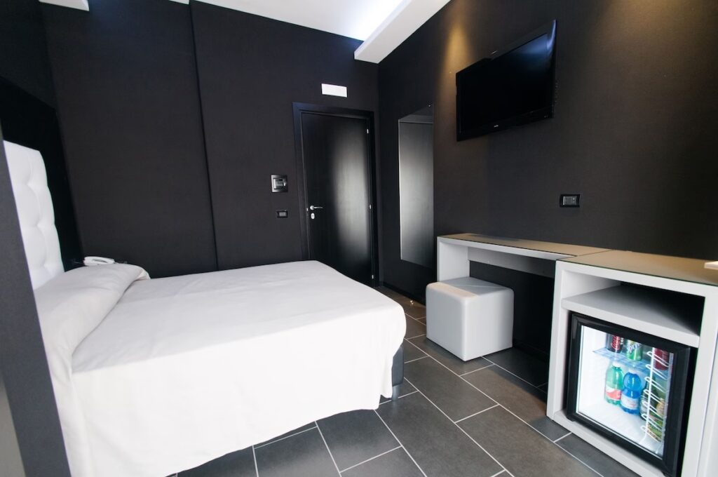 Fly Boutique Hotel, billig hotell i Napoli