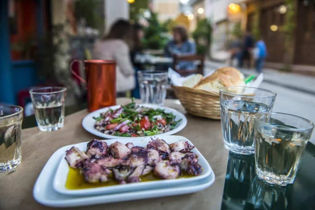 Severdigheter i Athen: de 20 beste tingene å se og gjøre 10 Food tour i Athen
