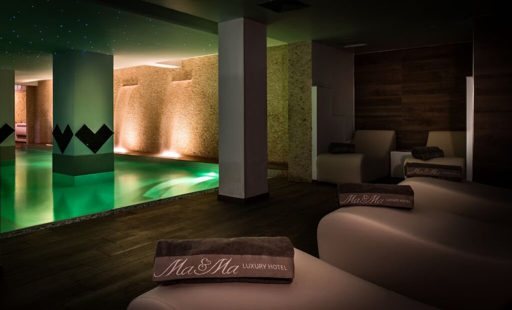 Hvor bør man bo på Sardinia? De 8 beste områdene og gode hoteller 43 Grand Hotel Resort Ma&Ma spa