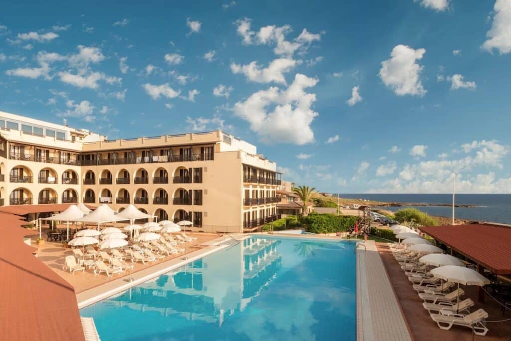 Hvor bør man bo på Sardinia? De 8 beste områdene og gode hoteller 10 Hotell med basseng alghero