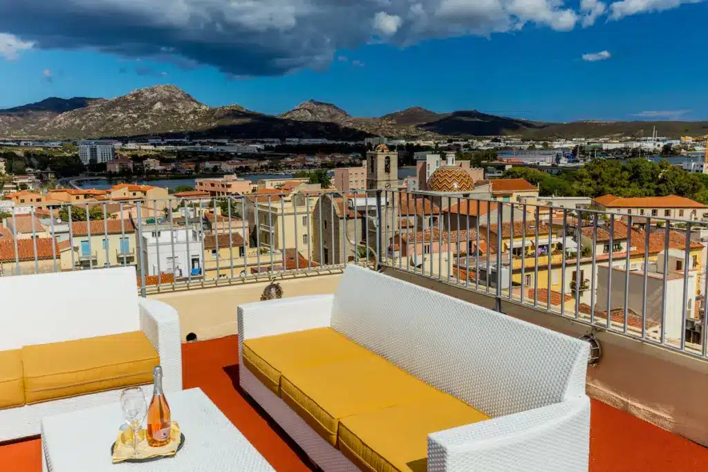 Hvor bør man bo på Sardinia? De 8 beste områdene og gode hoteller 24 Hotell Olbia Sardinia