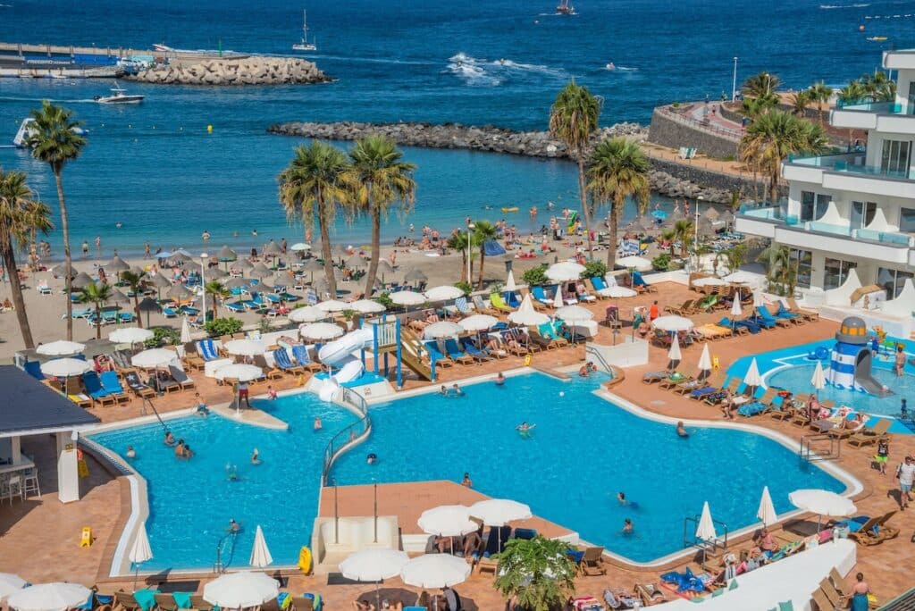 HOVIMA La Pinta Beachfront Family Hotel basseng og strand