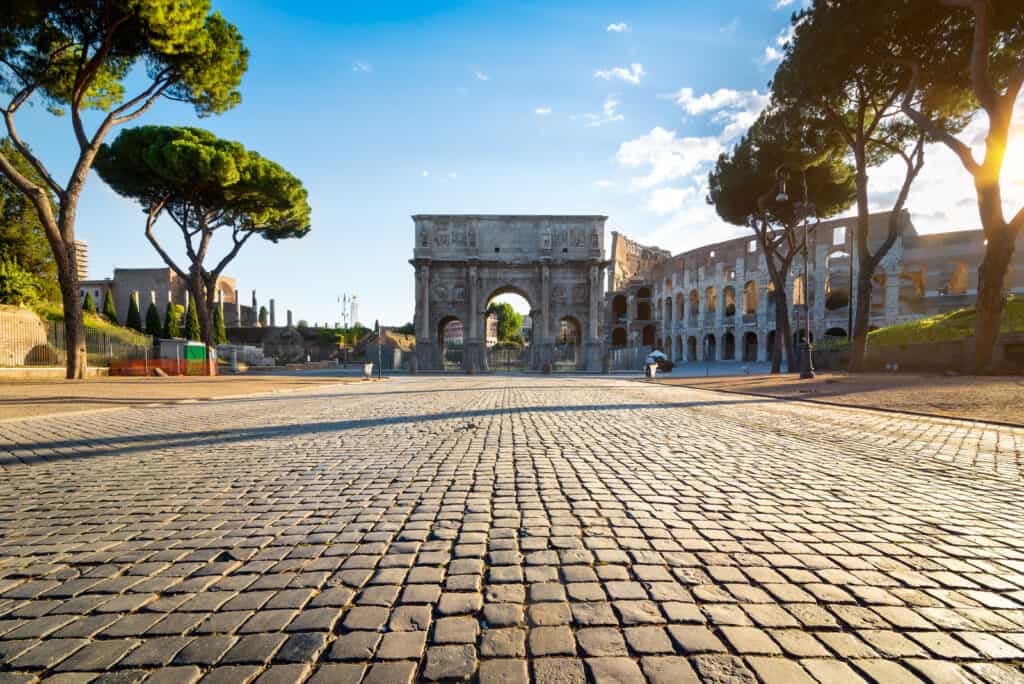 Konstantinbuen ved Colosseum i Roma
