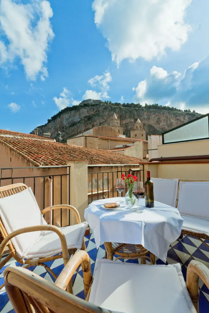 La plumeria hotel cefalu
