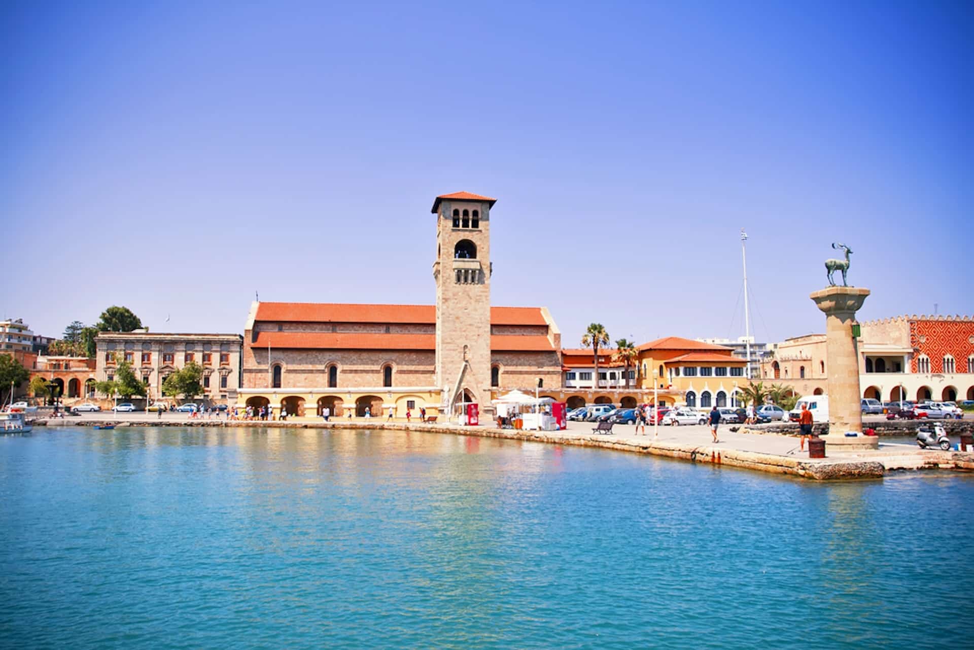 Hvor bør man bo på Rhodos? De 5 beste områdene og gode hoteller 4 Mandraki havn Rhodos