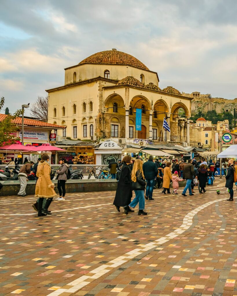 Severdigheter i Athen: de 20 beste tingene å se og gjøre 8 Monastiraki-plassen og loppemarkedet