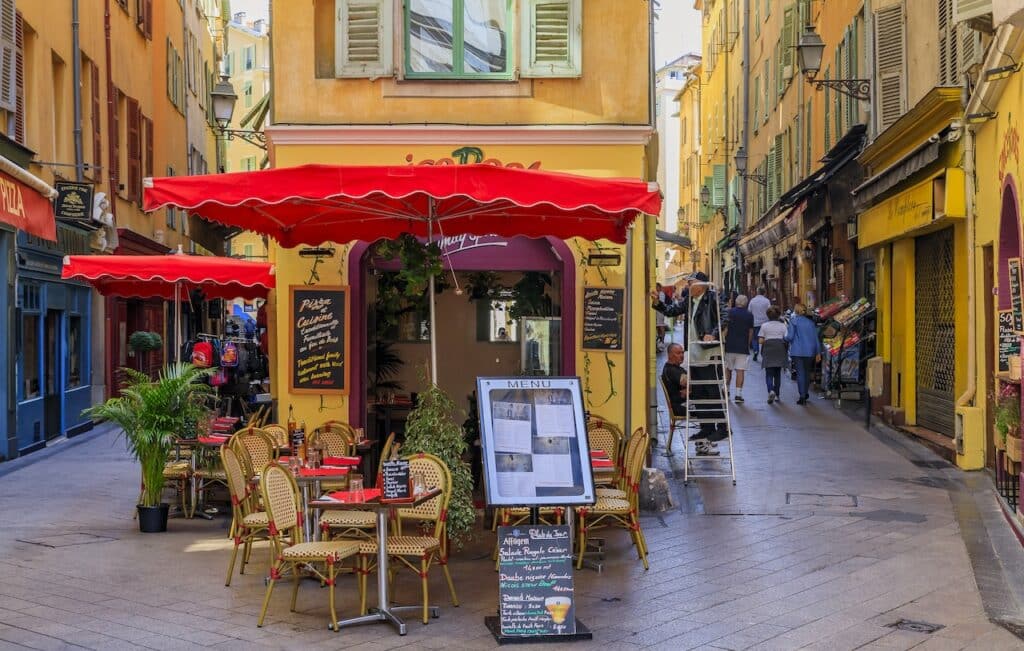 Hvor bør man bo i Nice? De 4 beste områdene og gode hoteller 3 Old Town i Nice er et godt sted for turister å bo