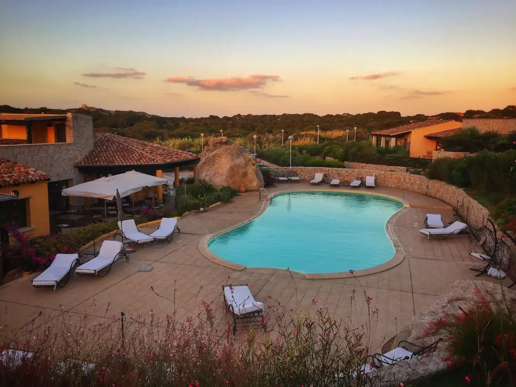 Hvor bør man bo på Sardinia? De 8 beste områdene og gode hoteller 52 Punta Falcone Resort