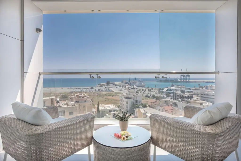 Rom med utsikt på Radisson Blu larnaca