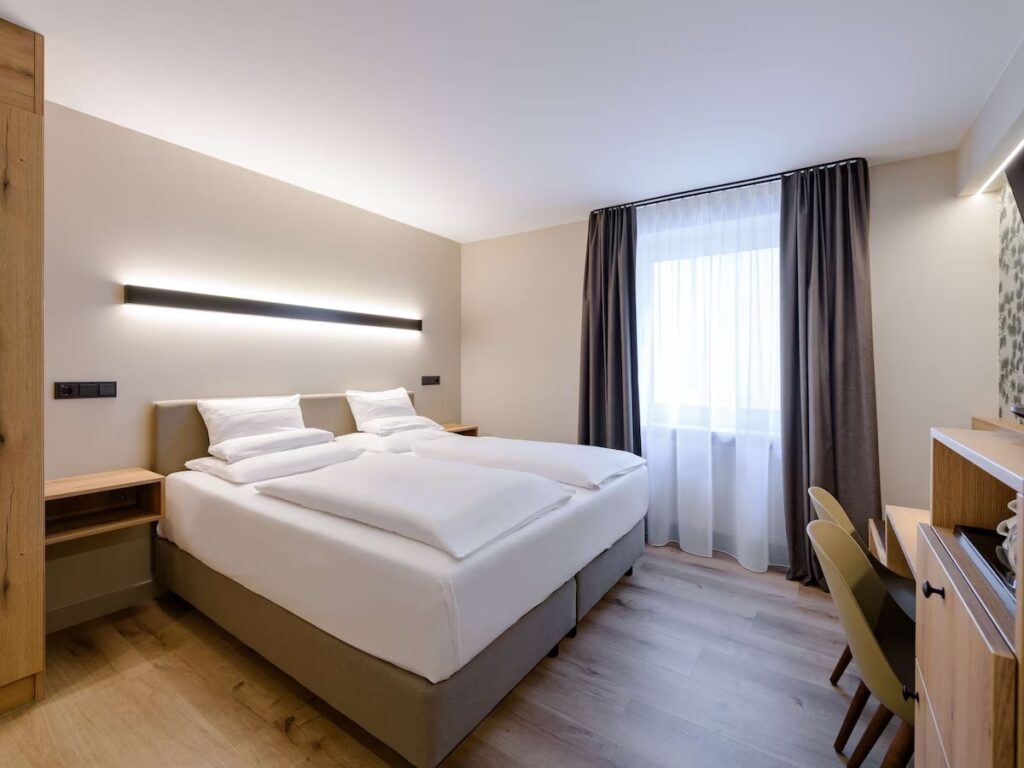 Hvor bør man bo i München? De 6 beste områdene og gode hoteller 8 Rom på Mercure, et billig hotell i sentrum av München