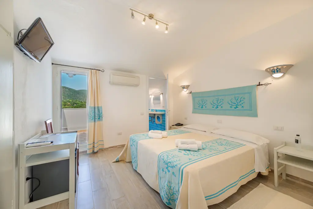 Hvor bør man bo på Sardinia? De 8 beste områdene og gode hoteller 69 San Teodoro hotell