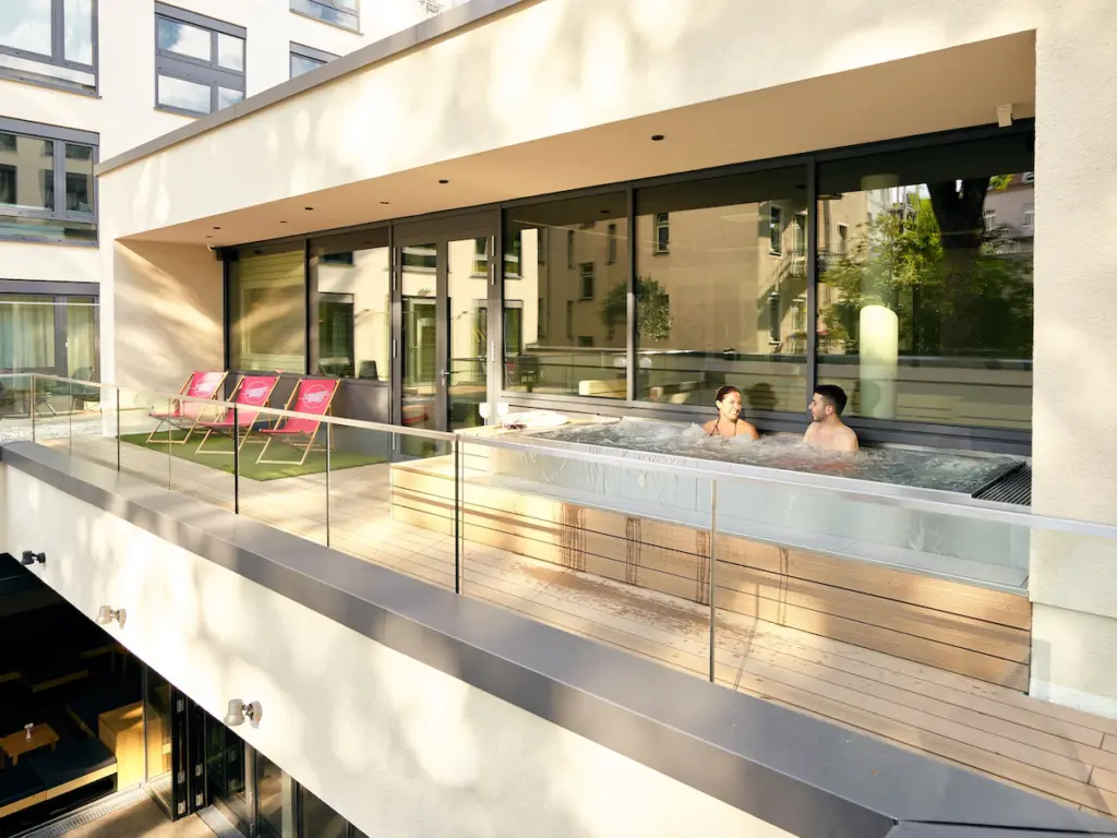 Hvor bør man bo i München? De 6 beste områdene og gode hoteller 13 Schwabinger Wahrheit by Geisel pool