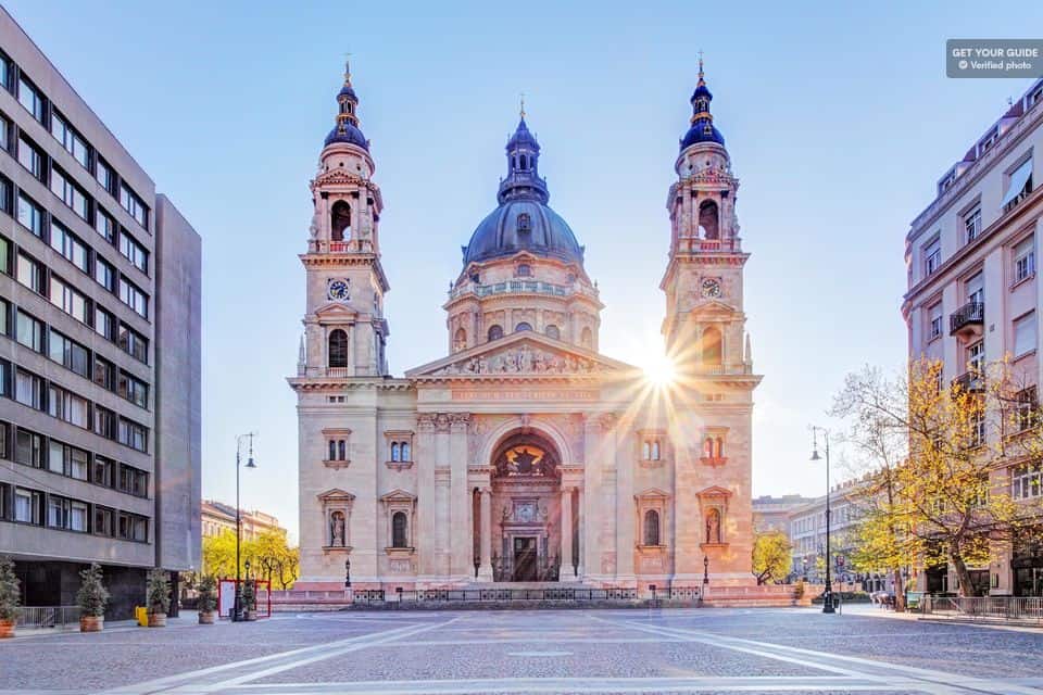 Severdigheter i Budapest: de 20 beste tingene å se og gjøre 7 St stefans kirke budapest