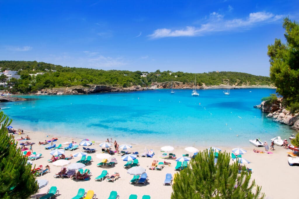 Strand og turkist vann i Portinatx på Ibiza