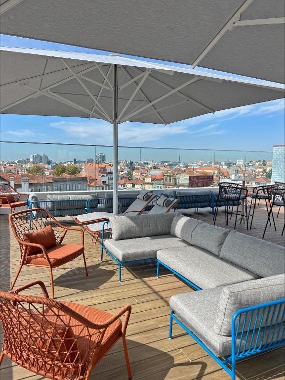 Hvor bør man bo i Porto? De 4 beste områdene og gode hoteller 10 Takterrassen på Wine & Books Porto Hotel