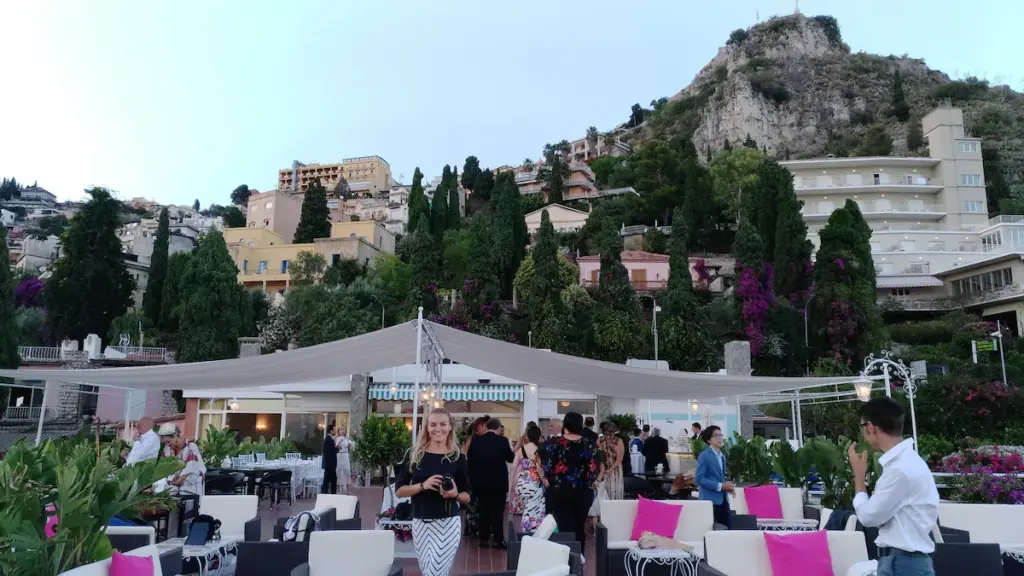 Terrasse på Hotel Continental med utsikt over Taormina