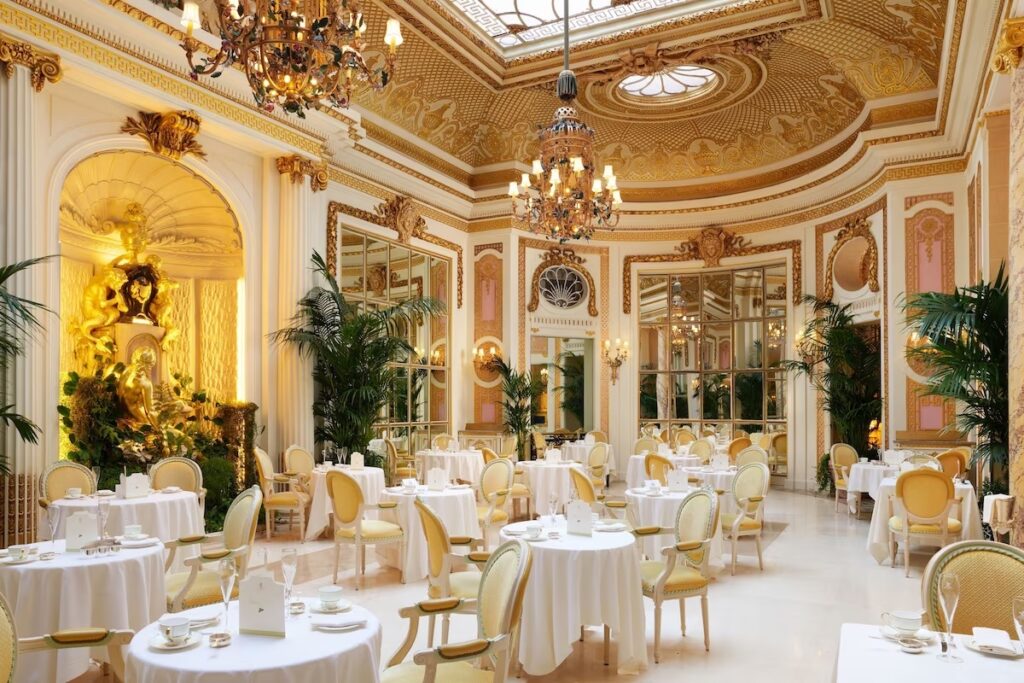 The Ritz restaurant, et perfekt sted å prøve afternoon tea i London
