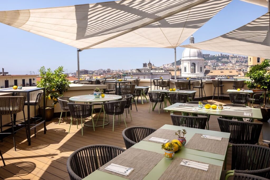 UNAHOTELS Napoli takterrasse