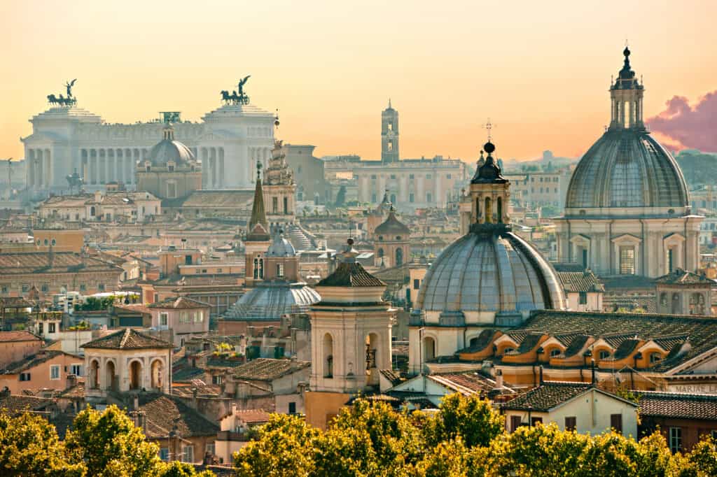 Utsikt over kupler og hustak i Roma