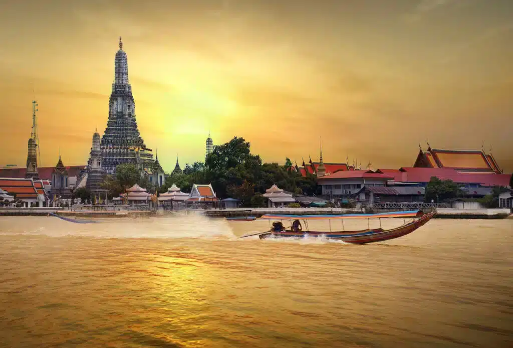 Wat Arun i Bangkok er en av de viktigste severdighetene du bør se på turen din til Thailand.