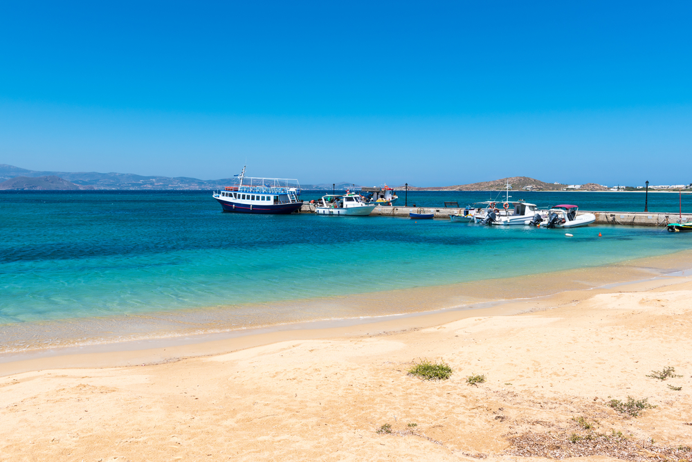 Hvor bør man bo på Naxos? De 6 beste områdene & gode hoteller 5 Den lille havnen i Agia Anna på Naxos