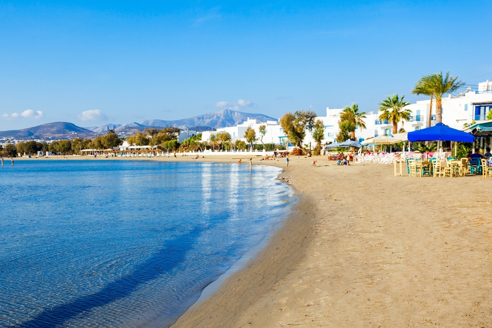 Hvor bør man bo på Naxos? De 6 beste områdene & gode hoteller 3 Bystranden Agios Georgios på Naxos