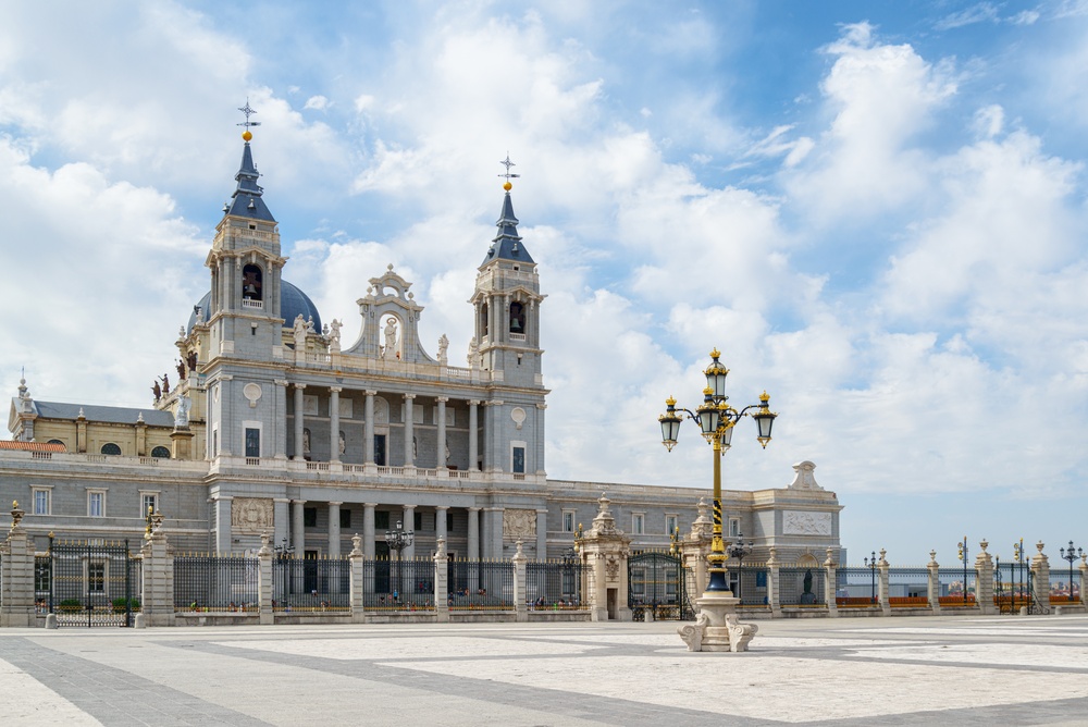 Almudena-katedralen i Madrid