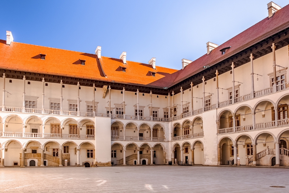 Severdigheter i Krakow: 18 ting å se og gjøre 5 Arkadegården på Wawel slott i Krakow