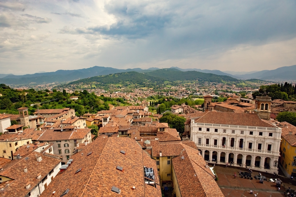 20 severdigheter i Milano: høydepunkter, museer og dagsturer 19 Flybilde av Città Alta i Bergamo