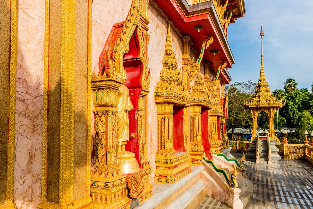 Chedien i tempelet Wat Chalong på Phuket