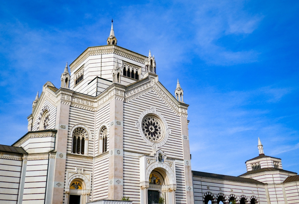 20 severdigheter i Milano: høydepunkter, museer og dagsturer 12 Famedio ved inngangen til Cimitero Monumentale i Milano