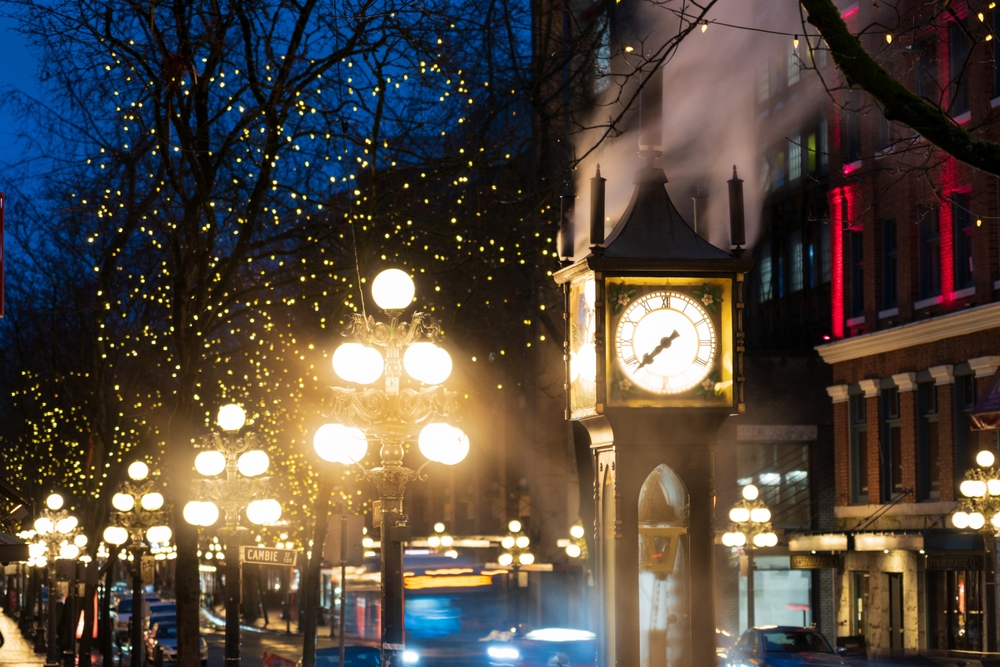 Dampklokken i Gastown på hjørnet av Cambie og Water Street i Vancouver om kvelden