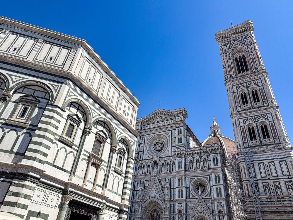 Severdigheter i Firenze: 20 ting å se og gjøre 3 Dåpskapellet San Giovanni, domkirkens fasade og Giottos klokketårn i Firenze