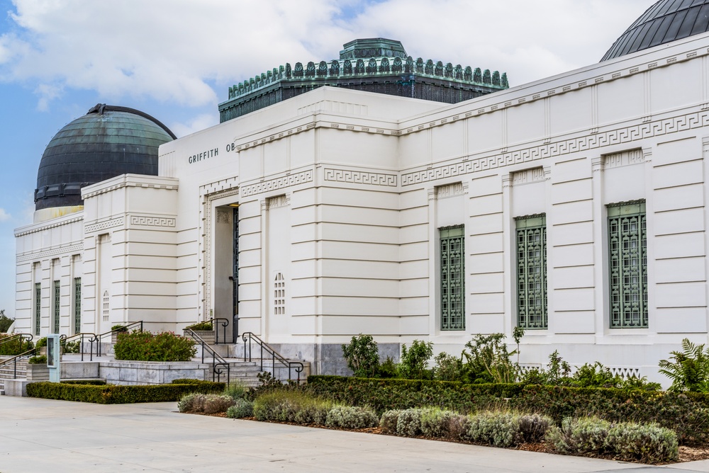 Severdigheter i Los Angeles: de 19 beste tingene å se og gjøre 4 Den hvite art deco-fasaden på Griffith Observatory i Los Angeles